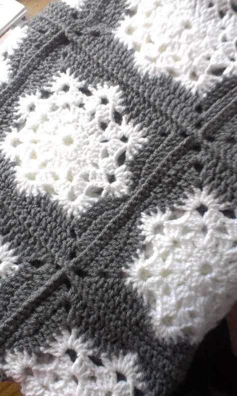 Snowflake Blanket Crochet - Patterns, Ideas, And Inspiration Driftwood Snowflake, Snowflake Blanket Crochet, Snowflake Granny Square, Crochet Borders For Blankets, Granny Square Crochet Patterns Free, Crocheted Blanket, Crochet White, Crochet Quilt, Crochet Patterns Free Blanket