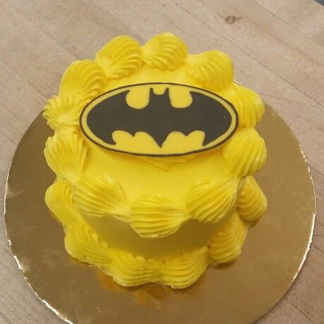 batman smash cake Batman Smash Cake, Baby Shower Dessert Ideas, Shower Dessert Ideas, Fishing Themed Birthday Party, Baby Shower Dessert, Spider Man Birthday, Batman 1966, Smash Cakes, Batman Birthday Party