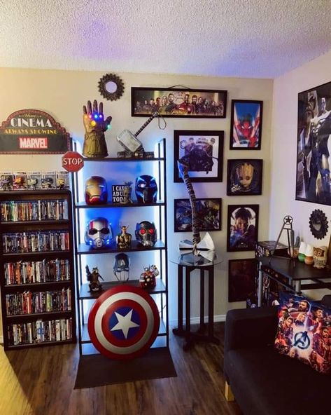 Geeky Bedroom, Nerd Room Decor, Marvel Room Ideas, Nerd Bedroom, Marvel Decor, Marvel Bedroom, Avengers Room, Marvel Room, Geek Room