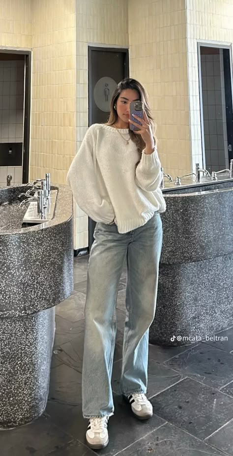 25 Fashion Woman, Basic Thanksgiving Outfit, Winter Fits Women Aesthetic, Quiet Luxury Outfit Ideas, Passion Conference Outfit Ideas, Winter In Mexico Outfits, Casual Chic Outfits Classy, Winter Outfits White Pants, 2025 Clothing Trends