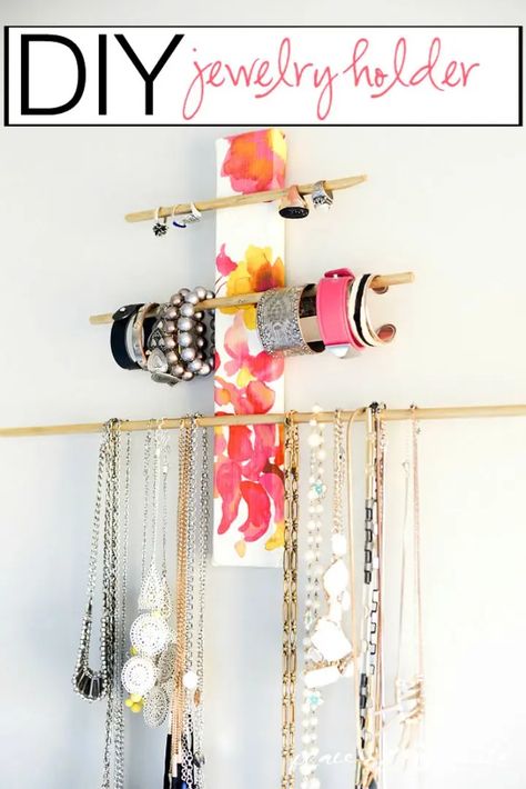 20 Simple DIY Bracelet Holder Ideas | DIY Bracelet Display Diy Bracelet Holder, Diy Necklace Holder, Jewelry Cleaner Diy, Diy Necklace Display, Diy Girls Bedroom, Diy Jewelry To Sell, Bracelet Holder, Diy Jewelry Display, Diy Jewelry Holder