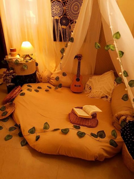 Bed Canopy King Size, Meditation Room Lighting Ideas, Reading Meditation Room, Canopy In Living Room, Reading Meditation Corner, Hang Out Corner Bedrooms, Canopy Room Decor, Aesthetic Corners In Room, Fairy Corner Bedroom