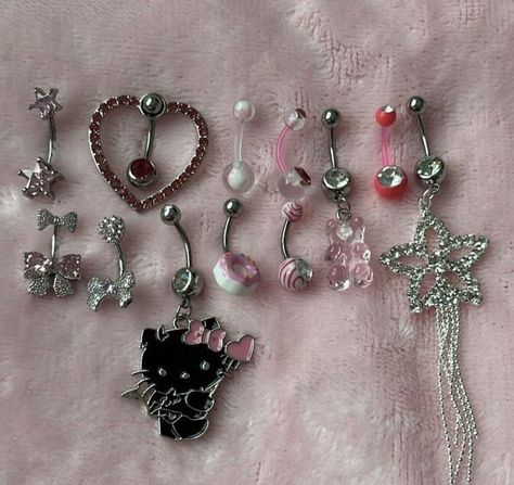 Belly Pericing Y2k, Belly Bar Aesthetic, Cute Belly Button Jewelry, Cute Piercing Jewelry, Emo Belly Button Piercing, Belly Jewelry Piercings, Cool Belly Button Piercings, Cursed Doodles Love, Hello Kitty Belly Piercing