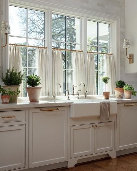 Small Bay Window Ideas, Kitchen Sink Window, Dream Kitchens Design, Morning View, The Architect, Cottage Kitchen, Kitchen Window, Cabinet Design, Home Decor Tips