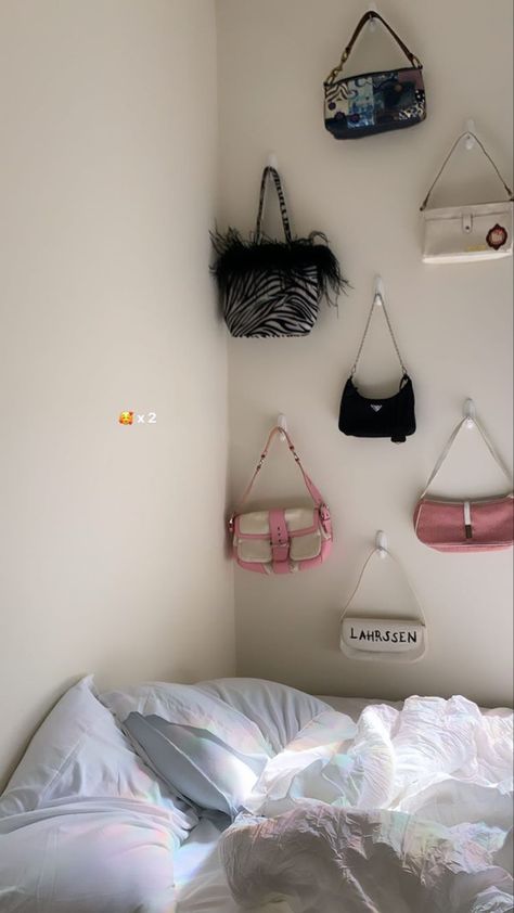 Diy Purse Hanger Wall, Bag Hanger Ideas Bedroom, Bag Hanger Ideas, Purse Wall Display, Bag Display Ideas Bedroom, Purse Display Ideas Bedrooms, Diy Purse Display, Purse Wall, Dream Dressing Room