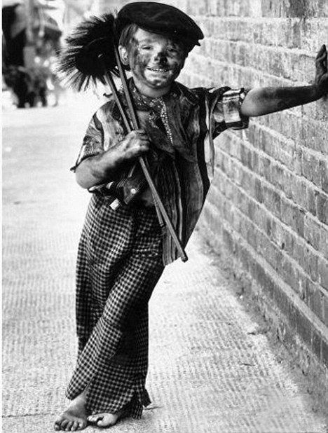 I love this kid...Adorable Lewis Hine, East Street, Chimney Sweep, Street Market, Nagasaki, 100th Anniversary, Interesting History, Industrial Revolution, Dundee