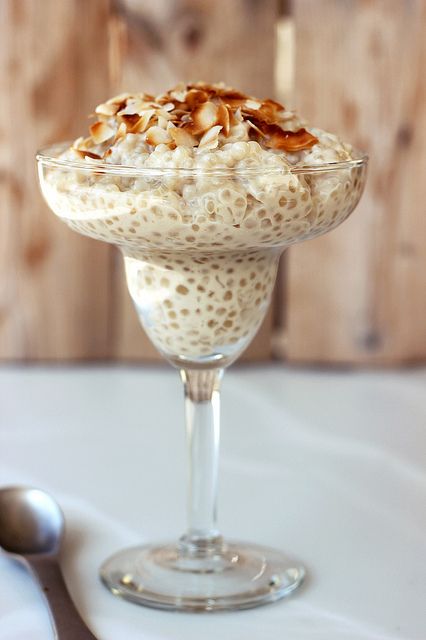 Coconut Tapioca Pudding with Toasted Coconut Chips - Gluten-free + Vegan by Tasty Yummies, via Flickr Coconut Tapioca Pudding, Coconut Tapioca, Quick Foods, Toasted Coconut Chips, Tapioca Pudding, Portuguese Cuisine, Coconut Chips, Gf Desserts, Sweet Shop