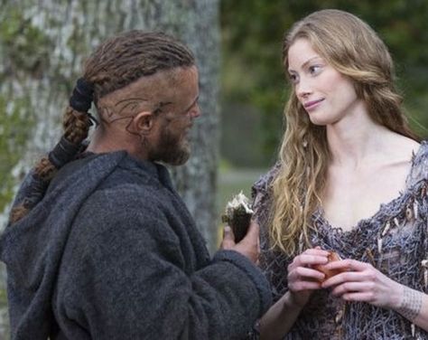 9 Facts About Vikings Whose Lifestyle Was Way More Glamorous Than What’s Shown in Movies Ragnar And Aslaug, Vikings Hairstyles, Viking Wedding Dress, Viking Facts, Ragnar Vikings, Vikings Show, King Ragnar, Low Cut Shirt, Viking Braids