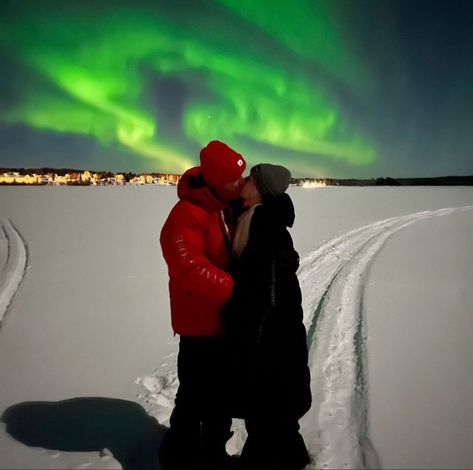 Northern Lights Couple, Norway Winter, Iceland Vacation, Ghost World, Holiday Travel Destinations, Pink Tumblr Aesthetic, The Way He Looks, Goals Pictures, Relationship Goals Pictures