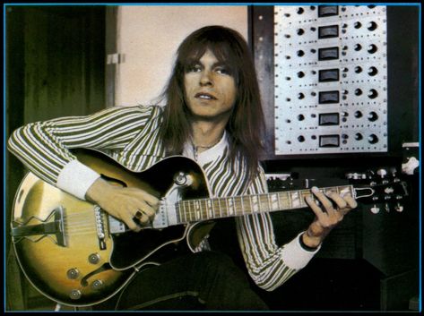 steve howe Steve Howe, Rick Wakeman, 80s Hits, Yes Band, Rock Guitarist, Bad Taste, Rock Groups, Lonely Heart, Progressive Rock