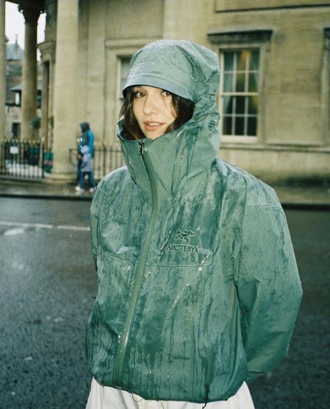 Hannah da Silva on Instagram: “@baggyboyfilm” Arcteryx Outfit, Arcteryx Women, Arcteryx Jacket, Mountain Style, Mens Outfit Inspiration, Outdoor Fashion, Mode Inspo, Streetwear Men Outfits, Baggy Pants