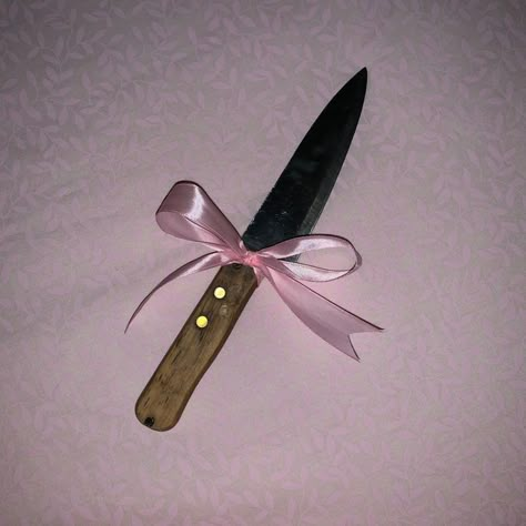 Fotografi Fesyen, Creepy Cute Aesthetic, Knife Aesthetic, Creepy Core, Pretty Knives, Doll Aesthetic, Dreamcore Weirdcore, Yami Kawaii, Croquettes