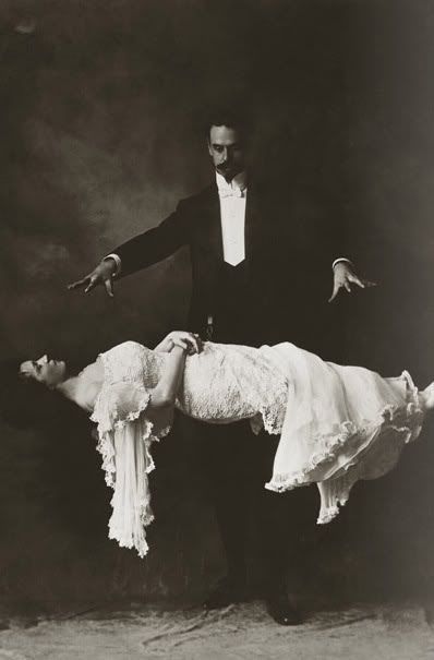 Explore BestiarioImagem's photos on Flickr. BestiarioImagem has uploaded 106 photos to Flickr. Richard Laeton, Circus Sideshow, Night Circus, Vintage Circus, Foto Art, Vintage Photographs, Vintage Photography, Dark Art, The Magicians