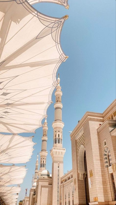 Lockscreen Mekkah Aesthetic, Masjid Nabawi Aesthetic Wallpaper, Masjid Nabawi Aesthetic, Medina Wallpaper, Medina Mosque, Funny And Relatable, Mosque Art, Islamic Wallpaper Iphone, Islamic Wallpaper Hd