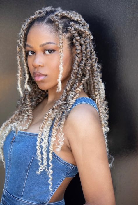 Riele Downs, Diy Hair Wig, Mean Girls Movie, Haute Hair, Braids Hairstyles Pictures, Girl Movies, Locs Hairstyles, Cute Celebrities, Hair Colour