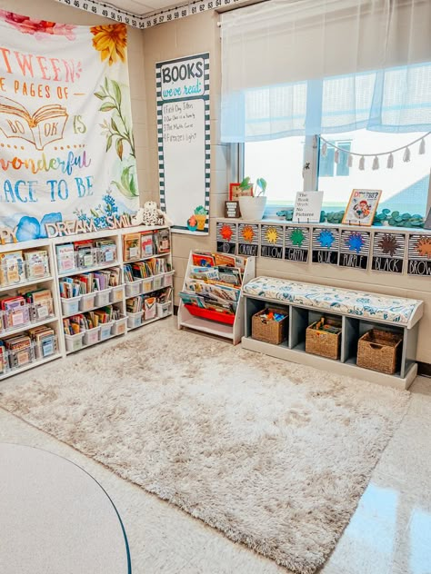 Room Pic, Elementary Classroom Themes, Classroom Arrangement, Silent Reading, Classroom Goals, Reading Nook Ideas, Preschool Rooms, Kindergarten Classroom Decor, Prek Classroom