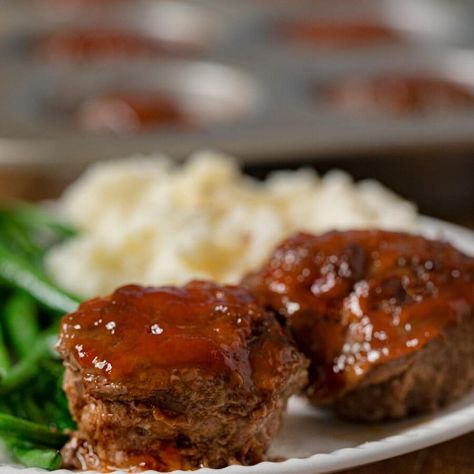 Easy Meatloaf Muffins Recipe - Dinner, then Dessert Easy Meatloaf Muffins, Individual Meatloaf, Turkey Meatloaf Muffins, Meatloaf Muffins Recipe, Mini Meatloaf Muffins, Meatloaf Muffins, Dinner Then Dessert, Healthy Baby Food, Easy Meatloaf