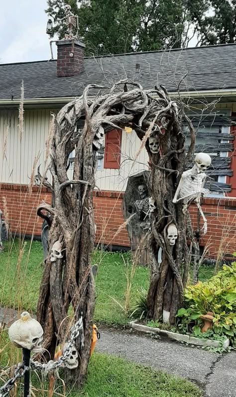 Static: - The Noodle Root Arch | Page 3 | Halloween Forum Halloween Outdoor Bush Decorations, Halloween Arch Diy, Pool Noodle Halloween Arch, Halloween Archway Entrance, Diy Halloween Arch, Halloween Arches, Scary Mannequin, Halloween Archway Diy, Halloween Archway