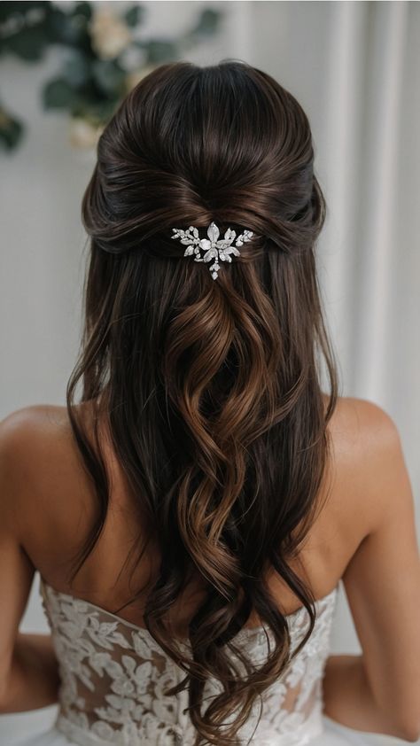 Discover stunning bridal hairstyles for straight long hair short hair bangs curly hair short veils messy crown easy medium length Afro simple elegant half up half down natural hair and braided styles Elevate your wedding day look with these beautiful and versatile hair inspirations Bridal Half Up Half Down, Half Up Half Down Styles, Long Veils, Down Styles, Bridal Hair Half Up, Down Wedding Hairstyles, Wedding Hair Half, Half Up Half Down Wedding, Stylish Hairstyles