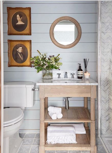 En Suite Decor Ideas And Inspiration — MELANIE LISSACK INTERIORS Shiplap Horizontal, Small Toilet Decor, Small Shower Room, Interior Design London, Small Showers, Traditional Interior Design, Country Interior, Design A Space, Ship Lap Walls