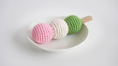 Ollie + Holly | Amigurumi Crochet Patterns Hanami Dango, Amigurumi Food, Sakura Mochi, Crochet Ornament Patterns, Crochet Food, Crochet Amigurumi Free Patterns, Crochet Christmas Ornaments, Yarn Tail, Fun Crochet Projects