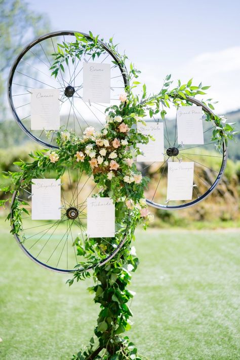 A unique table plan made from bicycle wheels covered in flowers for those who love cycling Cycle Wheel Decor Ideas, Bicycle Decorating Ideas, Bicycle Wheel Decor, Bicycle Themed Wedding, Wedding Table Signage, Bike Wedding, Bicycle Wedding, Lake District Wedding, Bicycle Decor