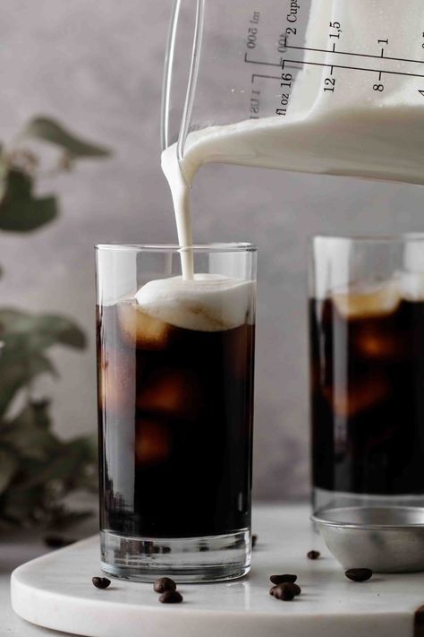 Iced Coffee With Instant Coffee, Coffee With Instant Coffee, Cold Foam Cold Brew, Diy Cold Brew Coffee, Copycat Drink Recipes, Make Iced Coffee, Smoothie Recipies, Cream Cold Foam, Diy Starbucks