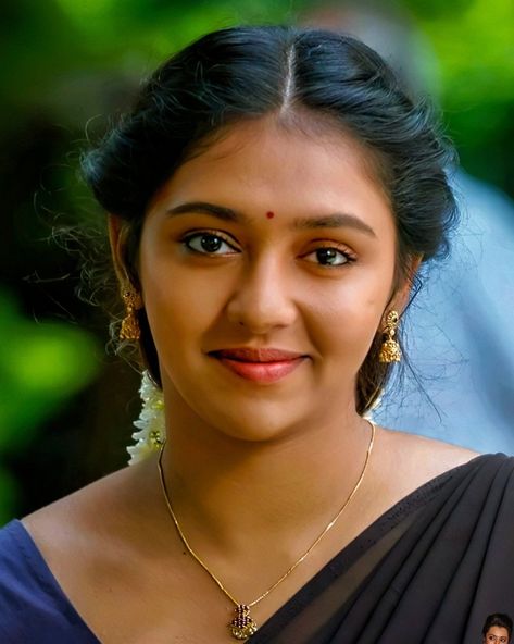 Lakshmi Menon, Simple Face, Indian Photoshoot, Beautiful Ladies, Beautiful Smile Women, India Beauty, Beautiful Smile, Bollywood Actress, Ghana