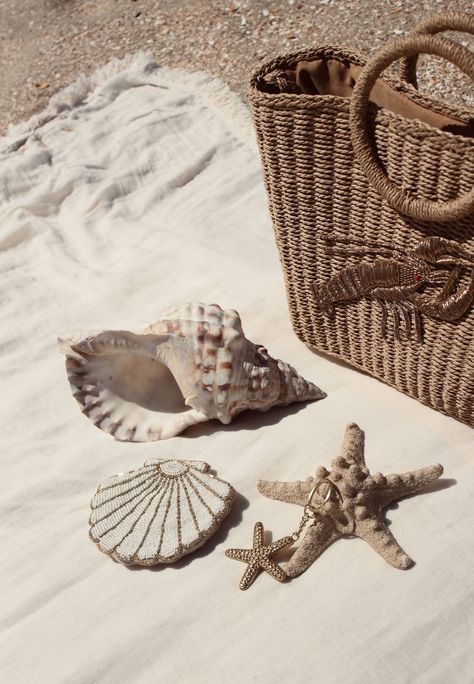 Beach Flatlay, Jewelry Flatlay, Coastal Lifestyle, Jewelry Photoshoot, Ocean Vibes, Beige Aesthetic, Jewelry Photography, Summer Feeling, Brown Aesthetic