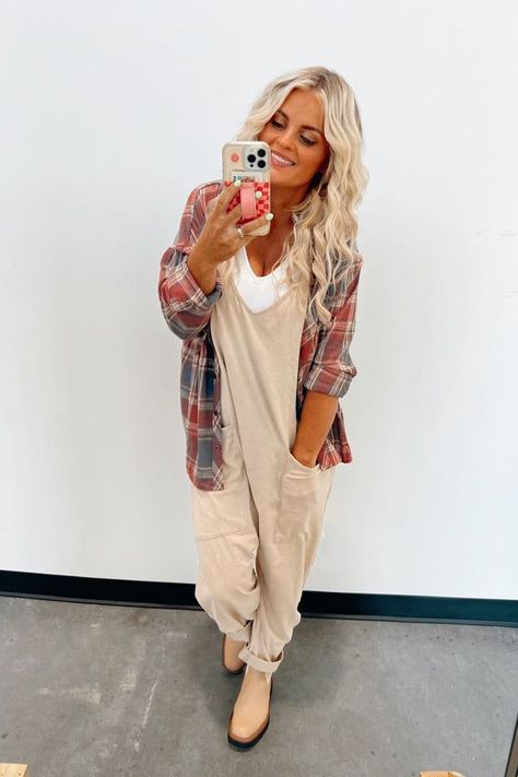 Farmgirl Outfits Casual, Cute Summer Fall Transition Outfits, Oversized Jumpsuit Outfit Winter, Causal Teacher Outfits Summer, Baggy Jumpsuit Outfit Winter, Thanksgiving Vacation Outfits, Comfy Friendsgiving Outfits, Amazon Jumpsuit Outfit, Cute Flannel Outfits Summer