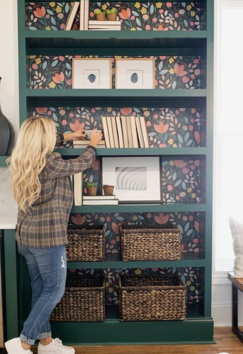 Painted Bookshelf With Wallpaper, Bookshelf With Wallpaper Backing Living Room, Book Shelf Color Ideas, Floral Wallpaper Behind Shelves, Painting Ideas For Bookshelves, Colorful Bookshelves Paint, Built In Shelves Wallpaper, Book Case With Wallpaper Back, Painted Bookshelves With Wallpaper