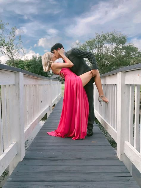 Prom Couple Goals, Ball Pictures Couples, Pre Prom Photoshoot, Hot Prom Pictures, Cute Formal Pictures Couples, Professional Prom Pictures Couples, Formal Couples Poses, Prom Fotoshoot Ideas Couple, Cute Prom Photo Ideas