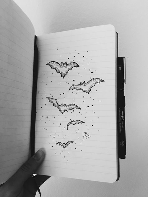 Black Pen Sketches Easy, Bats Sketch, How To Draw A Bat, Bat Sketches, Bat Doodle, Bat Drawings, Black Pen Sketches, Bat Sketch, Draw A Bat