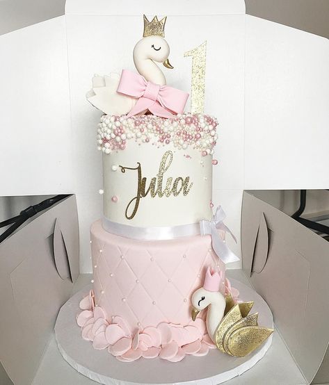 Swan 1st Birthday Cake, Swan Cake Ideas, Swan Theme Baby Shower Ideas, Swan Theme Cake, Swan Birthday Theme, Swan First Birthday Party, Swan Theme Birthday Party, Swan 1st Birthday Party, Swan Birthday Party Ideas