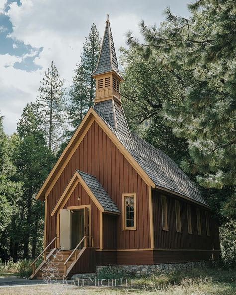 A Yosemite wedding is always a good idea ✨ Planning: @addyrosedesigns Photo: @katemichelleyosemite Video: @foxjumpcinematics Florals: @kollerdesignstudio Venue: @yosemitechapel @yosemitenps Yosemite Wedding Venues, Yosemite Wedding, Yosemite Valley, Wedding Venues, Pins