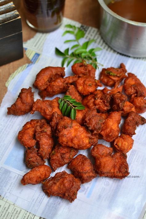 Chicken Pakoda, Chicken Appetizer, Chicken Appetizer Recipes, Chicken Pakora, Indian Thali, Chicken 65, Crunchy Chicken, African Foods, Chicken Receipes