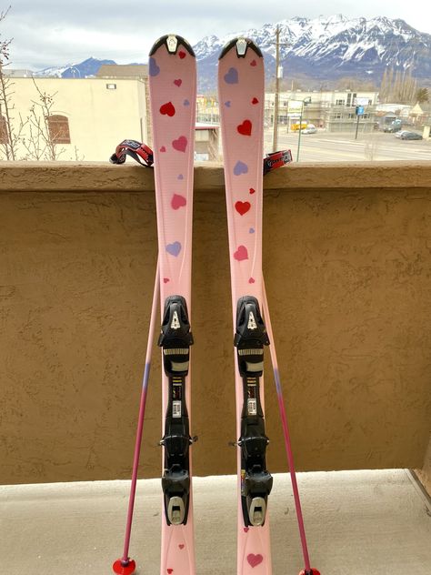 Pink Ski Aesthetic, 2030 Vision, Pink Snowboard, Ski Fits, Skiing Aesthetic, Ski Aesthetic, Pie Pie, I Love Pink, Cold Fashion