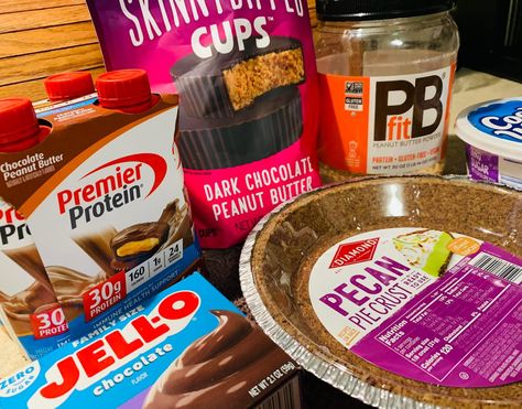 Protein packed peanut butter chocolate pie Protein Peanut Butter Pie, Weight Watchers Protein, Peanut Butter Chocolate Pie, Protein Dessert Recipes, High Protein Peanut Butter, Chocolate Pie Recipe, Sugar Free Peanut Butter, Peanut Butter Mousse, Chocolate Peanut Butter Pie