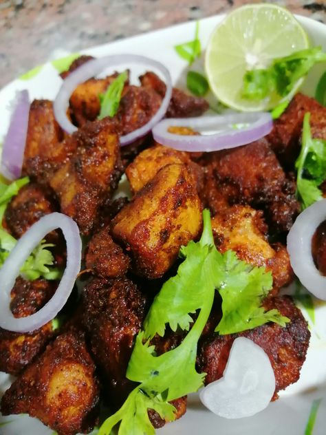 Chicken pakora😋 Chicken Pakora, Crop Top Outfits, Tandoori Chicken, Crop Top, Chicken, Top Outfits, Ethnic Recipes, Quick Saves