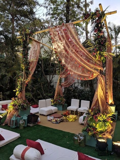 Mandap Design, Wedding Setup, Rustic Wedding Decorations, Mandap Decor, Desi Wedding Decor, Wedding Planning Decor, Mehndi Decor, Wedding Backdrop Decorations, Wedding Mandap