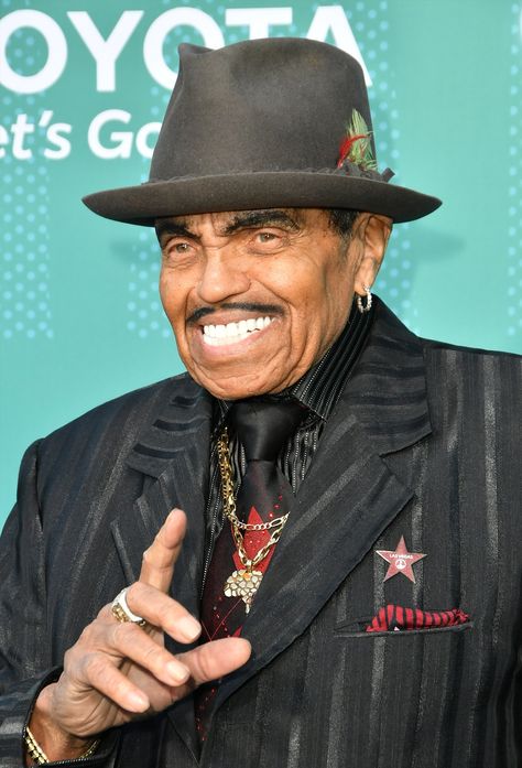 Joe Jackson Dead At 89 | HuffPost Michael And Janet Jackson, Jackie Jackson, The Jackson 5, Jo Jackson, Joe Jackson, Black Leaders, Wealthy Lifestyle, Soul Train, Cool Jazz