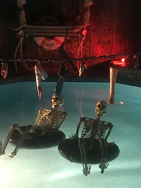 Halloween Haunted Backyard Ideas, Water Halloween, Pool Halloween Decor, Halloween Pond Ideas, Sunny Backyard, Halloween Pool Party Decorations, Halloween Party Decor Scary, Scary Pool, Halloween Party Outdoors