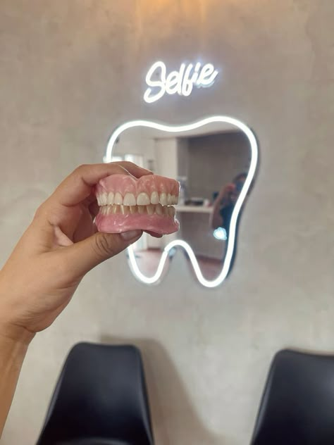 Aesthetic Dental Pictures, Dentist Office Aesthetic, Dental Logo Design Dentistry, Female Dentist Aesthetic, Dental Student Aesthetic, Dentistry Aesthetic, Dentist Aesthetic, Dentistry Clinic, Dental Aesthetic