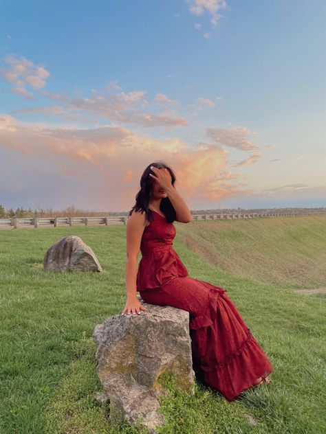 Prom Photography Poses, Prom Picture Poses, Sisters Photoshoot Poses, Vintage Prom Dress, Dream Prom Dress, Red Prom Dresses, Prom Photoshoot, Prom Inspiration, Prom Photography