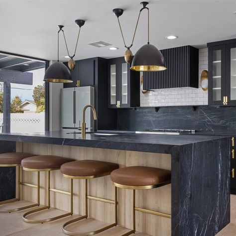 Arteriors on Instagram: “A pair of our Egg Drop Pendants was an inspired choice to spotlight this stunning, modern island. @londonpiercedesign @shanebakerstudios…” Kitchen Black And Gold, Tiled Island, Metallic Kitchen, Drop Pendant Lights, Cabin Kitchen, Kitchen Black, Egg Drop, Kitchen Island With Seating, Island With Seating