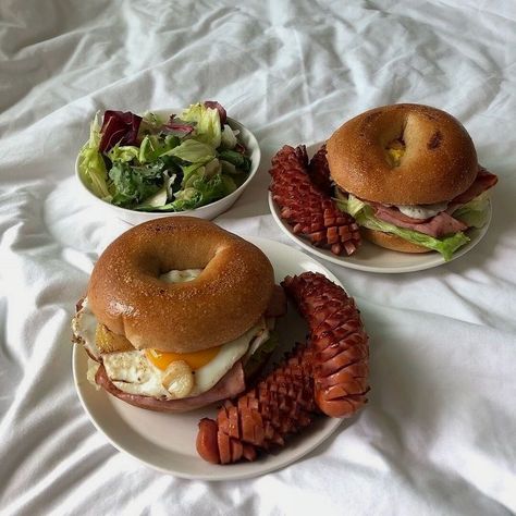 Bagel Sandwich, Food Goals, Food Is Fuel, Bagels, Food Obsession, Cafe Food, Yummy Food Dessert, Pretty Food, Food Cravings