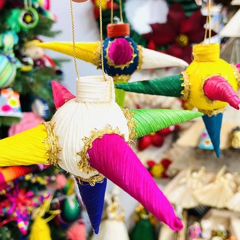 Set of 6, Set of 12 Corn Husk Piñata - Mexican Ornament - Ornament de Navidad Tamale Party, Pinata Ornament, Mexican Pinata, Mexican Christmas Decorations, Corn Husk Crafts, New Years Eve Traditions, Mexican Doll, Mini Pinatas, Mexican Christmas