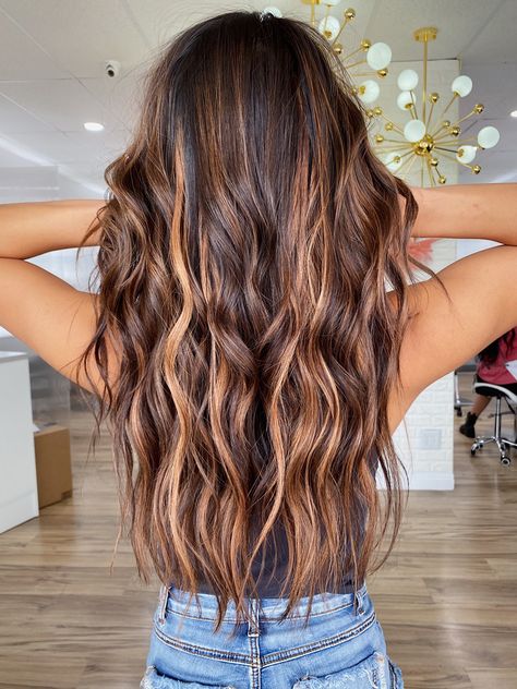 Ash Brown Auburn Balayage, Light Caramel Hair Balayage, Balage Highlights Brunette, Cooper Partial Highlights, Fall Lived In Hair Color, Chestnut And Blonde Balayage, Carmel Hair Balayage Brunettes, Caramel Balayage Long Hair Brunettes, Brown With Caramel And Blonde Highlights