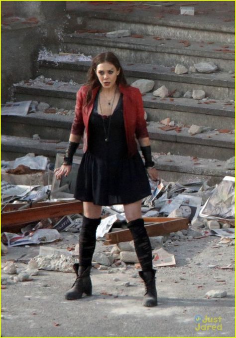 Elizabeth Olsen as Scarlet Witch - See Her 'Avengers: Age of Ultron' Costume! | elizabeth olsen aaron johnson avengers first set pics 02 - P... Aaron Taylor Johnson Avengers, Scarlet Witch Avengers, The Avengers Age Of Ultron, Scarlet Witch Costume, Scarlet Witch Cosplay, Taylor Johnson, Witch Cosplay, Avengers 2, Avengers Age Of Ultron