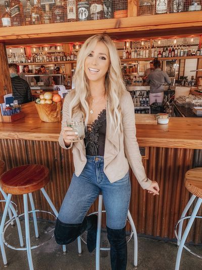 Nashville Going Out Outfits, Bar Hopping Outfit, Festival Outfit Plus Size, Bar Crawl Outfit, Country Bar Outfit, Country Music Outfits, Country Girl Outfits, Nashville Style Outfits, Country Concert Outfits